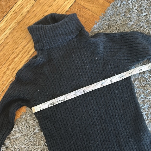 Vince Black 100% Cashmere Turtle Neck Size XS - Picture 5 of 6